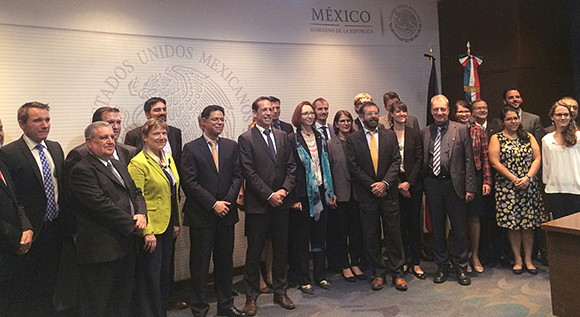 Thorsten Herdan (middle, 7th from the left), Director-General for Energy Policy - Heating and Efficiency, with the delegations attending the 1st meeting of the steering group