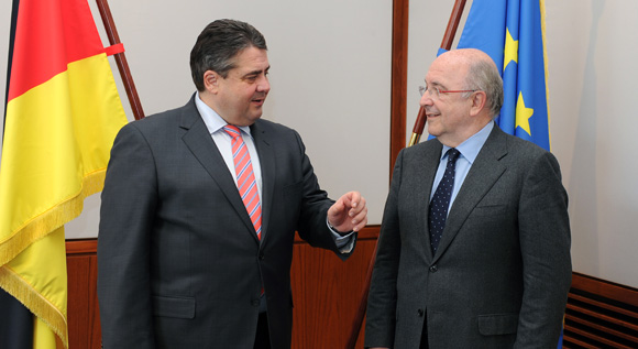 Bundesminister Sigmar Gabriel mit EU-Wettbewerbskommissar Joaquín Almunia