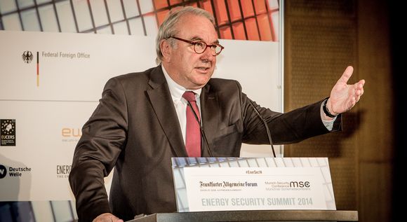 Bild zeigt BMWi-Staatssekretär Uwe Beckmeyer während seiner Rede auf dem Energy Security Summit