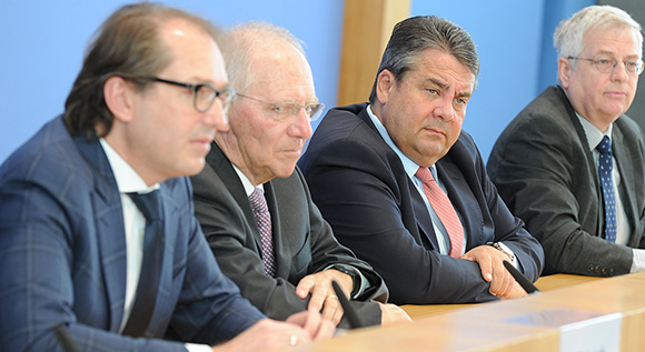Bundesminister Dobrindt, Schäuble und Gabriel bei Pressekonferenz